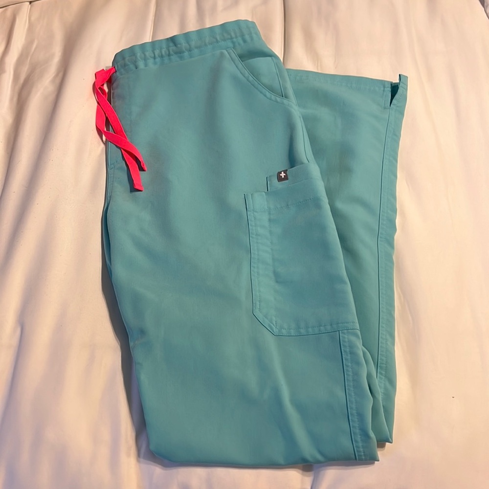 Figs Women's Short Sleeve Tee - Aqua with Pink Accents